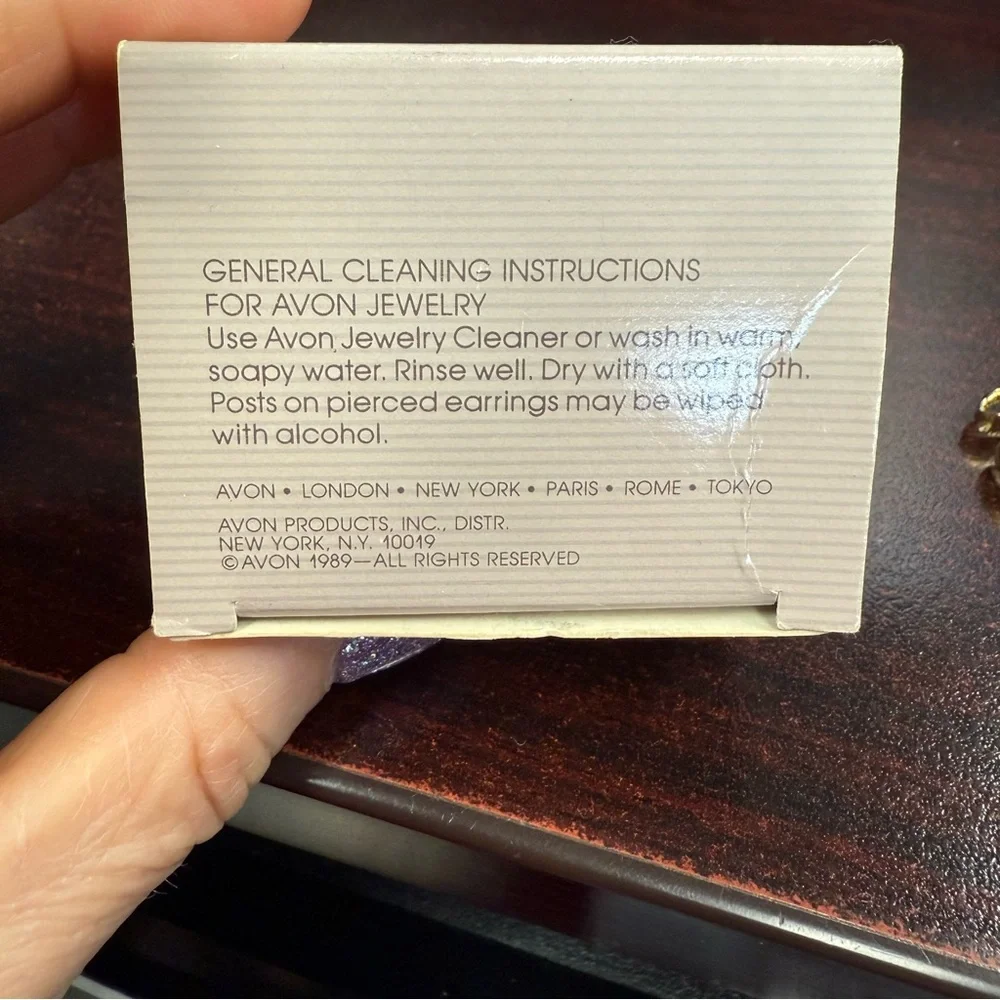 Avon vintage small classic hoop gold-Toned clip earrings NIB 1989